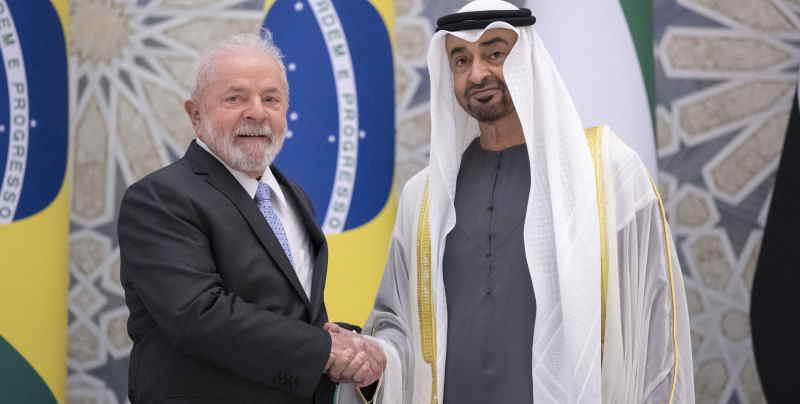 Presidente assina acordos com Emirados Árabes Unidos